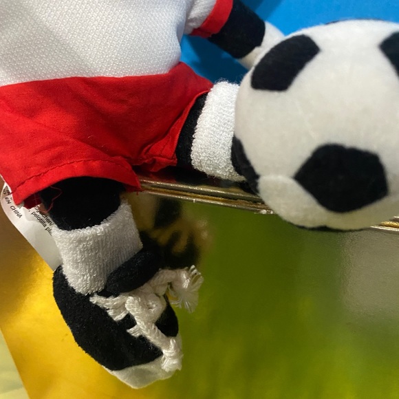 DISNEY STORE EXCLUSIVE NWT VTG 1990’s SOCCER MICKEY MOUSE RETIRED BEAN BAG PLUSH - Picture 10 of 10